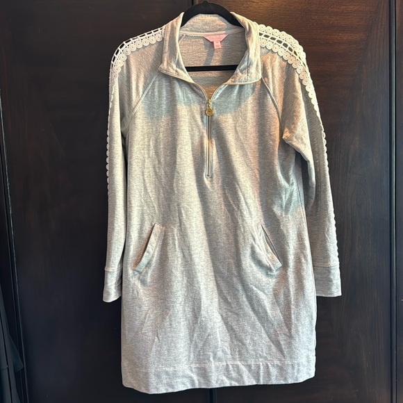 Lilly Pulitzer Gray Fleece Pullover Tunic with Arm Detail Size Medium EUC - Picture 1 of 8